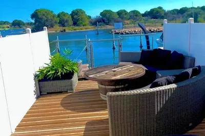 Image de Belle Marina Avec Vue Sur La Guarrigue