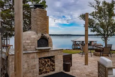 Image de Luxury on the Lake at Legends Retreat