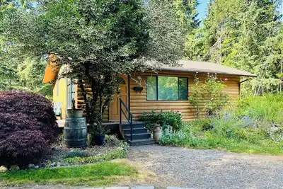 Image de Charming Private Cabin Mini Farm Pets Welcomed Walk to The Lake, Trails & Town
