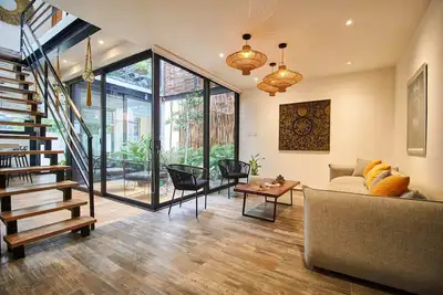 Image de Stunning 3 Story Villa with Private Rooftop Pool!