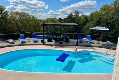Image de Everything Brand New Sept 2023 Own Entrance; Parking; Pool; Stunning Views.