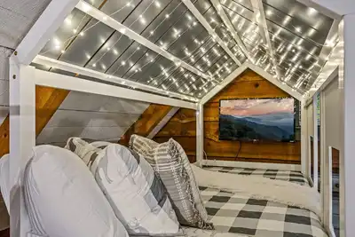 5% Snr/Mltry Dscnt, Kids Loft, Theater, HotTub, XBox, King Bed