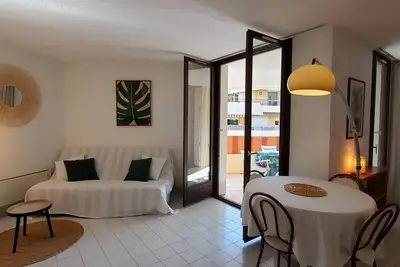 Image de Fréjus Plage, La Miougrano, beau 3 pièces, 5 personnes, grand balcon, box en sous sol, résidence recherchée avec piscine