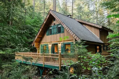 87sl - Starlink - Sauna - Pets Ok - Sleeps 8 by RedAwning