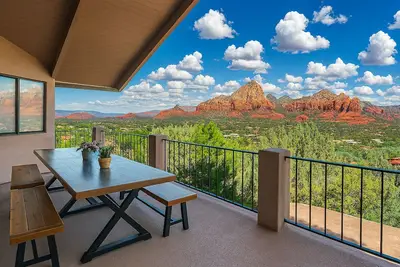Image de New! Red Rock Holiday, Airport Mesa, Decks, Views, Spa, Mins from Uptown