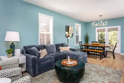 Image de Luxury Downtown Raleigh Guest Cottage in Historic District New