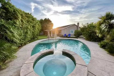 Super fun desert get away with pool, putting green, & games!