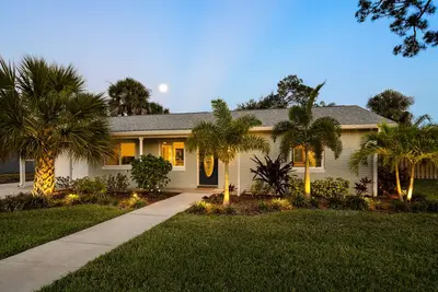 Image de Tropical Paradise Ballard Park Home near Beaches \/ Downtown Melbourne \/ Egad