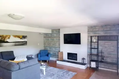 Image de Relaxing Guest Suite with Walk-Out Patio