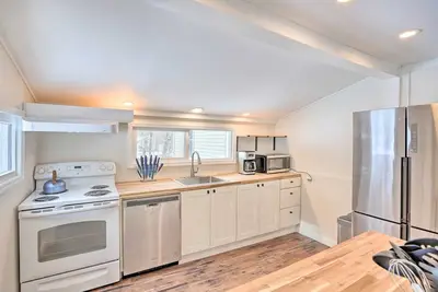 Image de New! Launch Special, Close to Ski, Firepit, Privacy