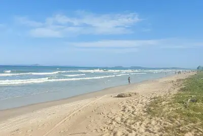 Image de Casa de Praia Aconchegante, piscina e Muito Verde! Ideal Para Família!