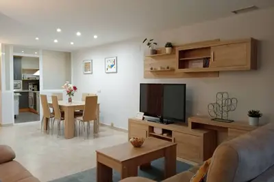 Image de Amplio Alojamiento, Céntrico y Tranquilo, Aire Ac. , Wifi, Ascensor, 4 Pax