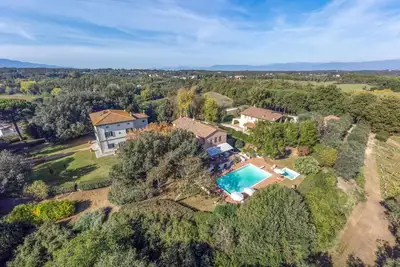Image de Superbe maison à Fucecchio avec jacuzzi