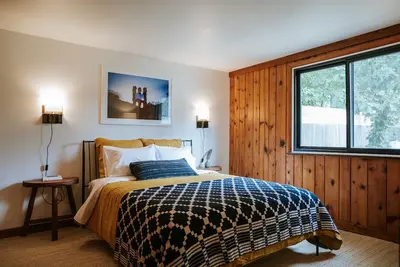 Image de 1. 5 Bedroom Suite with Den