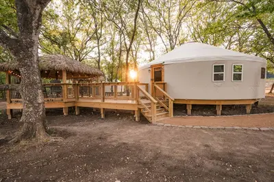 Image de Hoot Owl Yurt/Cold A/C! Hot Tub/Medina River/Close to Downtown/RiverYurtVillage