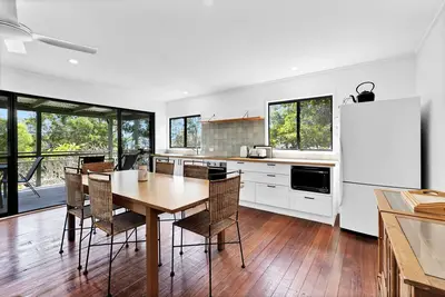 Image de Lakeview – Your Quintessential Lakeside Retreat