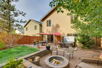 Image de Bend Getaway w/ Private Hot Tub, Patio & Grill!