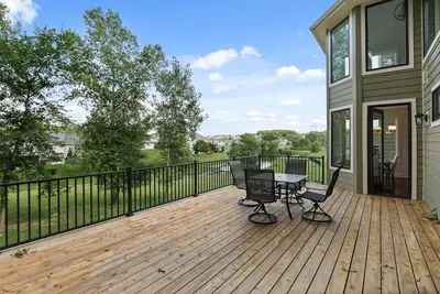 Image de Luxurious 7000 SqFt Mansion, Chef’s Kitchen, 800 SqFt Deck, 1200 SqFt Patio