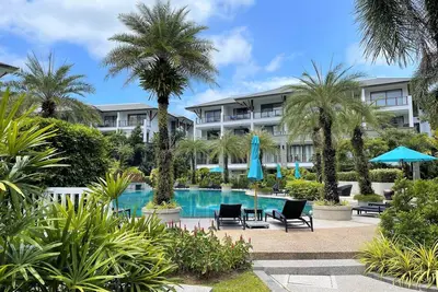 Naithon beachfront apartment-pool, gym, restaurant