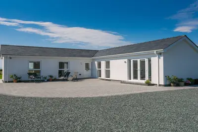 Image de Nyth y Gwdihw -  a ground floor bedroom that sleeps 5 guests  in 3 bedrooms