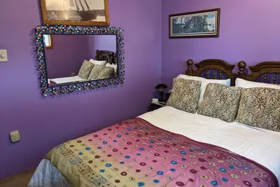 Image de Only feet from the bay and private beach, Romantic Room with Queen bed.