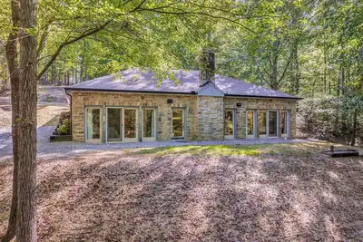 Image de Cottage by the creek on 17 acres minutes from Leipers Fork! Writer’s Paradise…