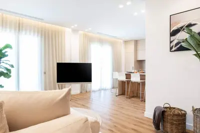 Image de 2-Bd Luxury Apt Sea View Balcony near the beach