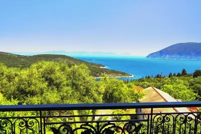 Image de Homerez - Maison charmante Evreti, vue mer and montagne