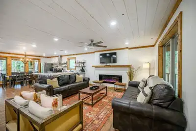 Image de Ez Ridge Retreat- Perfect for your next family getaway!