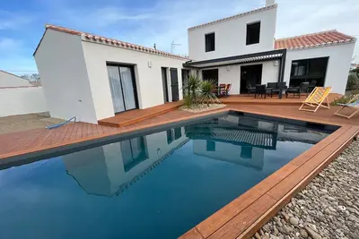 Magnifique villa avec piscine à 300m de la plage