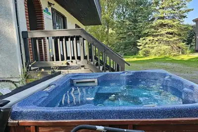 Image de Alpine 6br Chalet w\/ Hot Tub for 14 People at The Blue Mountains