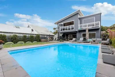 Image de Blair Rise - large 6 bedroom home with solar heating swimming pool