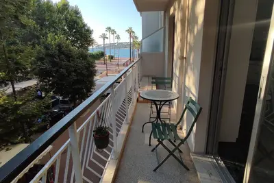 Image de Appartement tout neuf vue mer avec 2 chambres dans Antibes