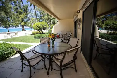 Image de Oceanfront Ground Floor in Paradise: 7 Mile Beach, Condo #15 The Islands Club