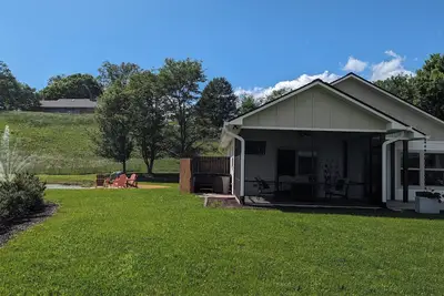 Image de Smoky Mountain Guesthouse: Mountain View & Walkable to Downtown Hayesville
