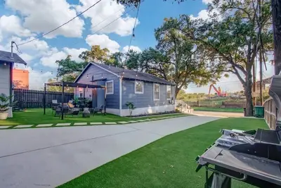 Image de Magnolia Park Retreat -3 Separate Units w Backyard