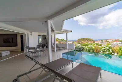 Image de Refined Villa Few Minutes From the Beach