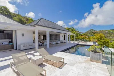 Image de Ideally Located Contemporary Villa