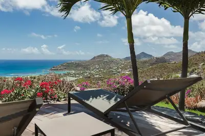 Image de Secluded Villa with a Lavish Garden