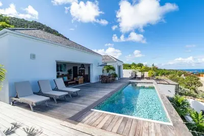 Spectacular Villa Located in a Quiet Area