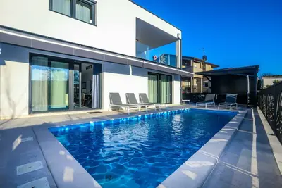 Image de Neue Moderne 4 Sterne Villa mit Pool in Porec-5 min vom Strand