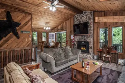 Image de Hoatchey Hideaway | Private Hot Tub + Wooded Views!