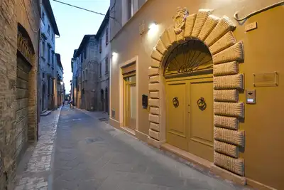 Image de An ancient palace in the heart of Todi