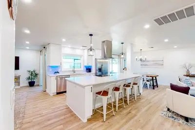 Image de Largo Luxury | Renovated home in Largo near the area's beaches