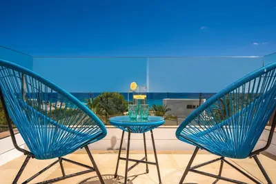Image de Elegant villa next to the beach in Punta Prima