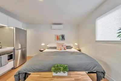 Image de Boutique Studio: King Bed, Walker's Paradise!