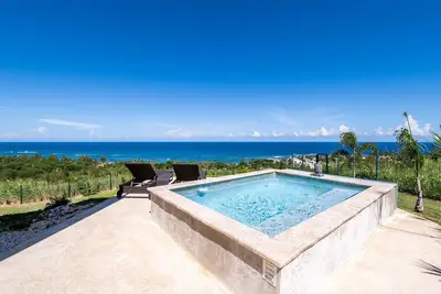 Image de Experience mesmerizing views at The Cliff House from your private plunge pool