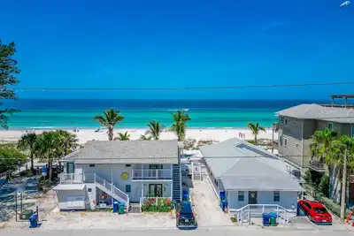 Image de 1950's Beachfront Cottage- As close to paradise as you can get!