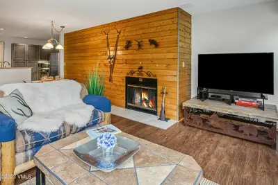 Image de Centrally Located, Pool\/Hot Tub Access, Minutes to Slopes, Tennis Courts