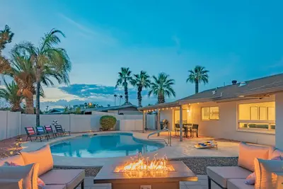 Image de Centrally Located Hike Dine & Shop w/ Pool Table, Heated Pool, Office, Firepit